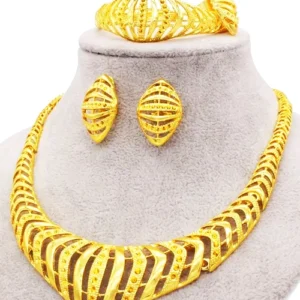 مجموعة مجوهرات ذهبية فاخرة مع نمط مخطط لعقد وأقراط وسوار مصنوعة من سبيكة الزنك مطلية بالذهب عيار 24 قيراطًا مجموعة مجوهرات فاخرة للاحتفال بالذكرى والزفاف هدايا زفاف للنساء